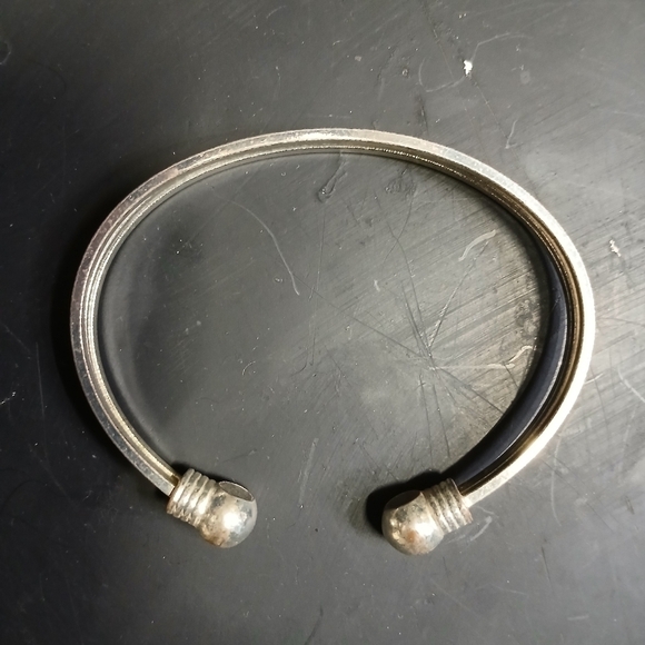 Silvertone cuff bracelet adjustable - Picture 3 of 4